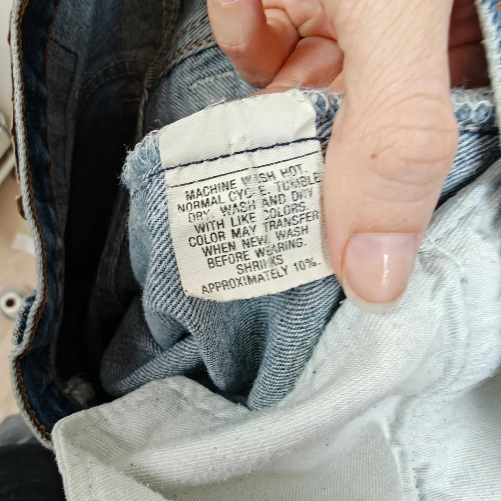 Vintage Levis 501xx Jeans 32x32 Blue Straight Leg Made in USA Grunge Americana